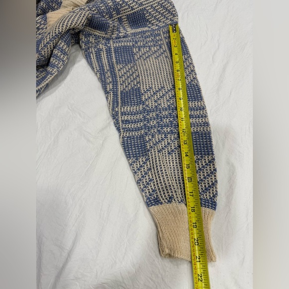 Saks Fifth Avenue V-Neck Sweater in Blue and Cream - Picture 7 of 9